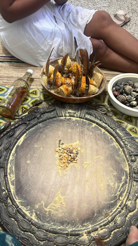 Cérémonie de désenvoutement dirigée par un Boconon béninois après consultation du Fa pour un client en Belgique